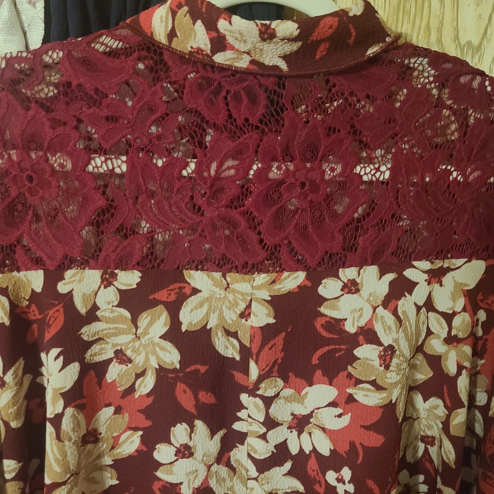 Zadie B Blouse. Very FlowyChic Burgundy Floral Lace Blouse
